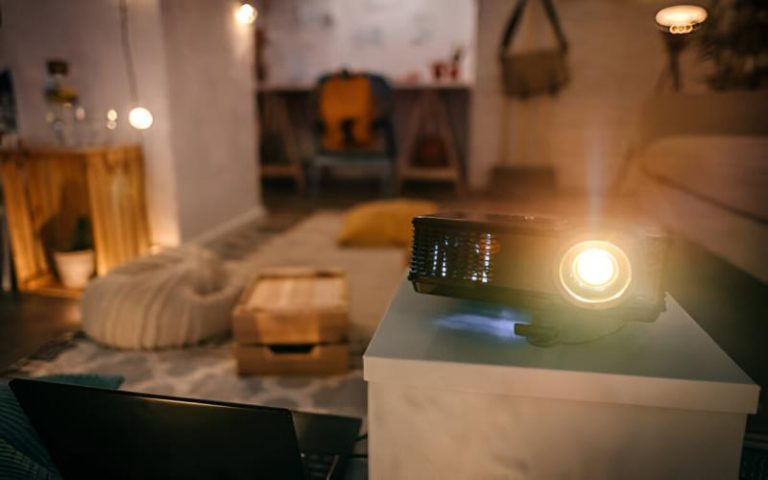 What to Know Before Renting a Projector