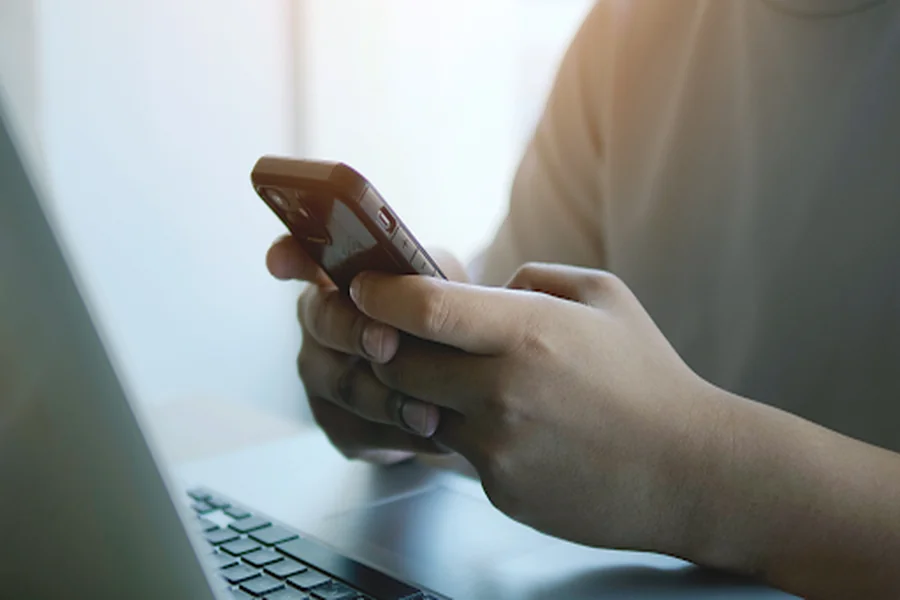Simple Ways to Add a Personal Touch to Online Messages